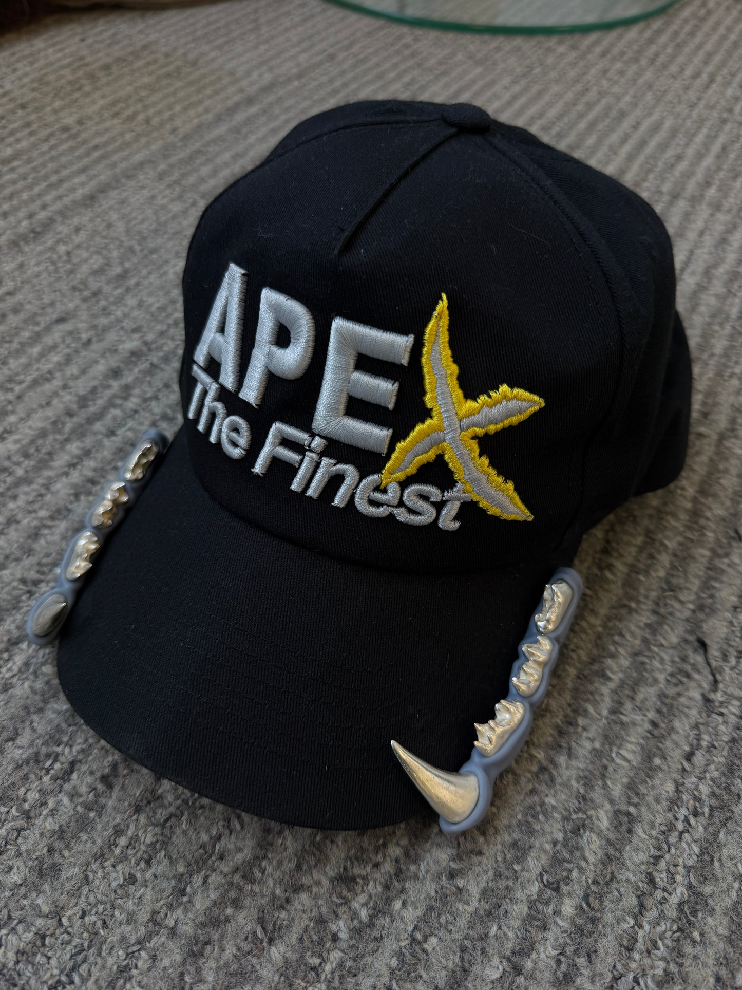 APEX CAP • FANGS