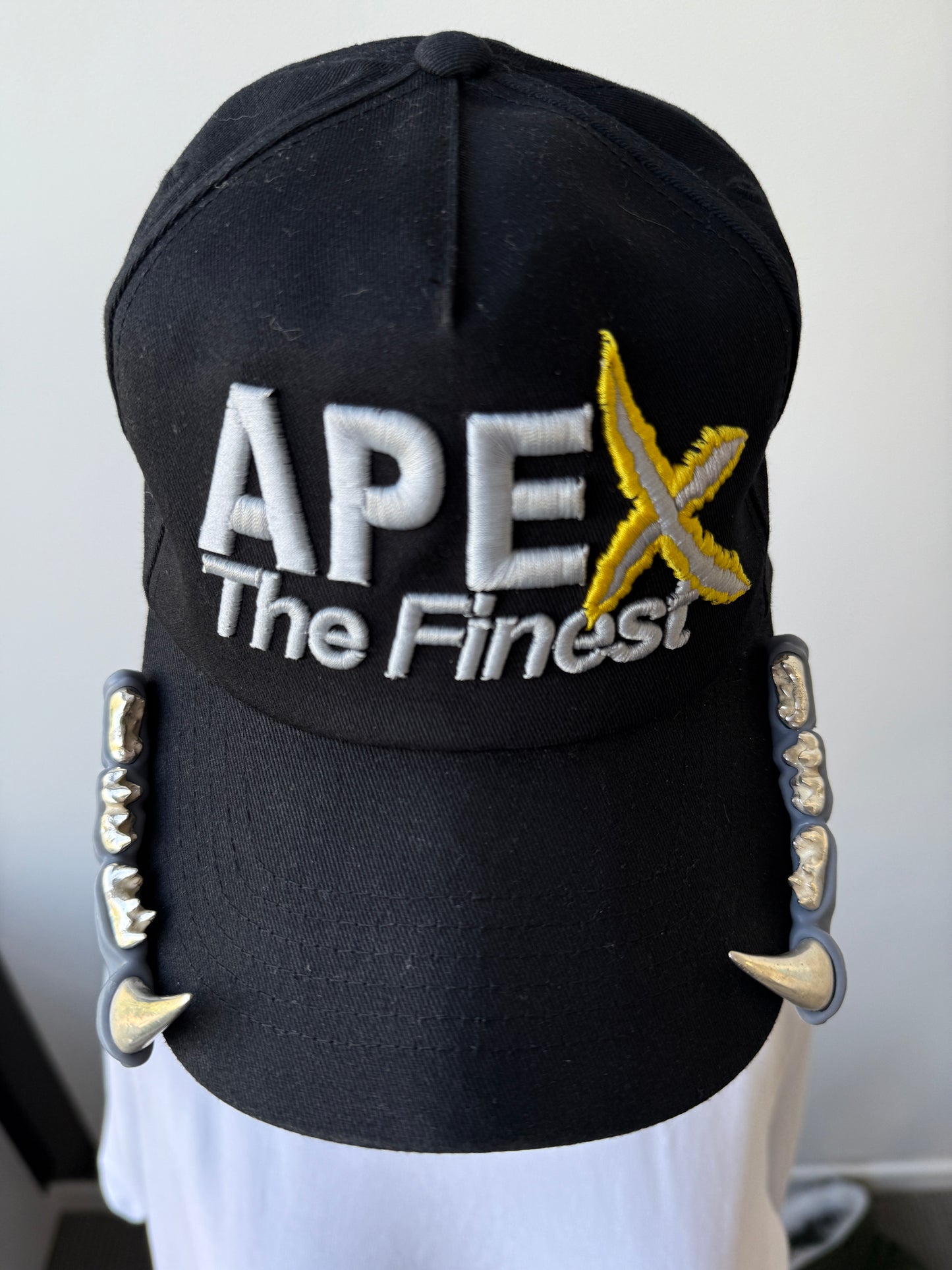 APEX CAP • FANGS